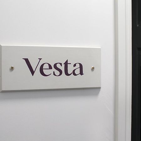Vesta Central Bath Apartment Luaran gambar