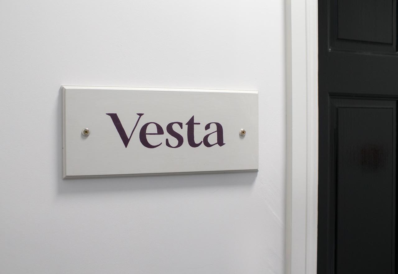 Vesta Central Bath Apartment Luaran gambar